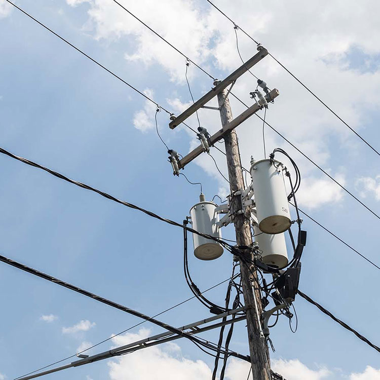 Sous-station montée sur un poteau unipolaire de 11 kV